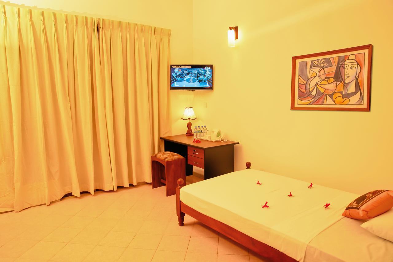Prince Beach Hotel Бентота Екстериор снимка