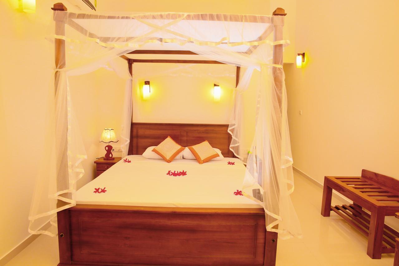Prince Beach Hotel Бентота Екстериор снимка