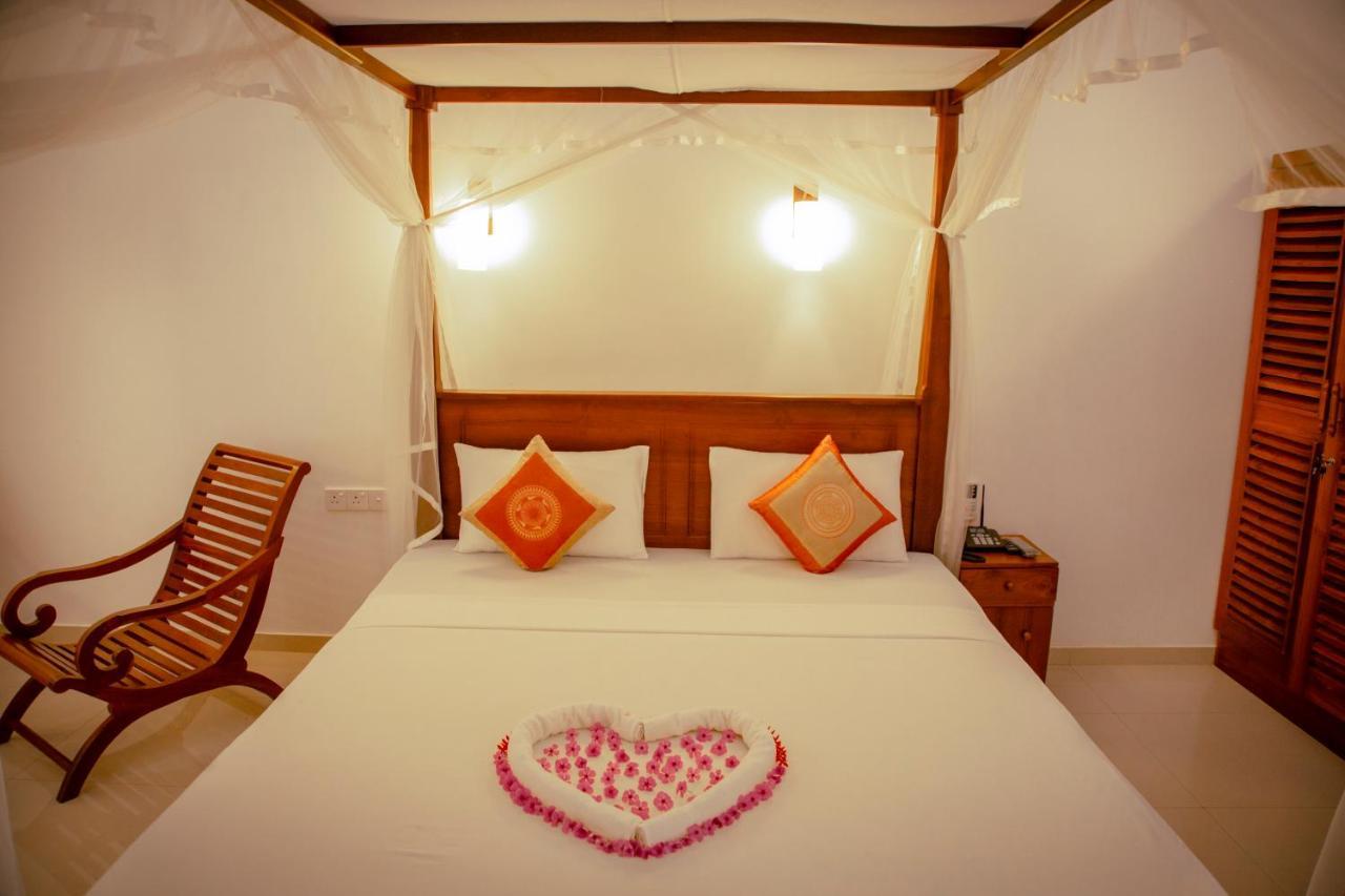 Prince Beach Hotel Бентота Екстериор снимка