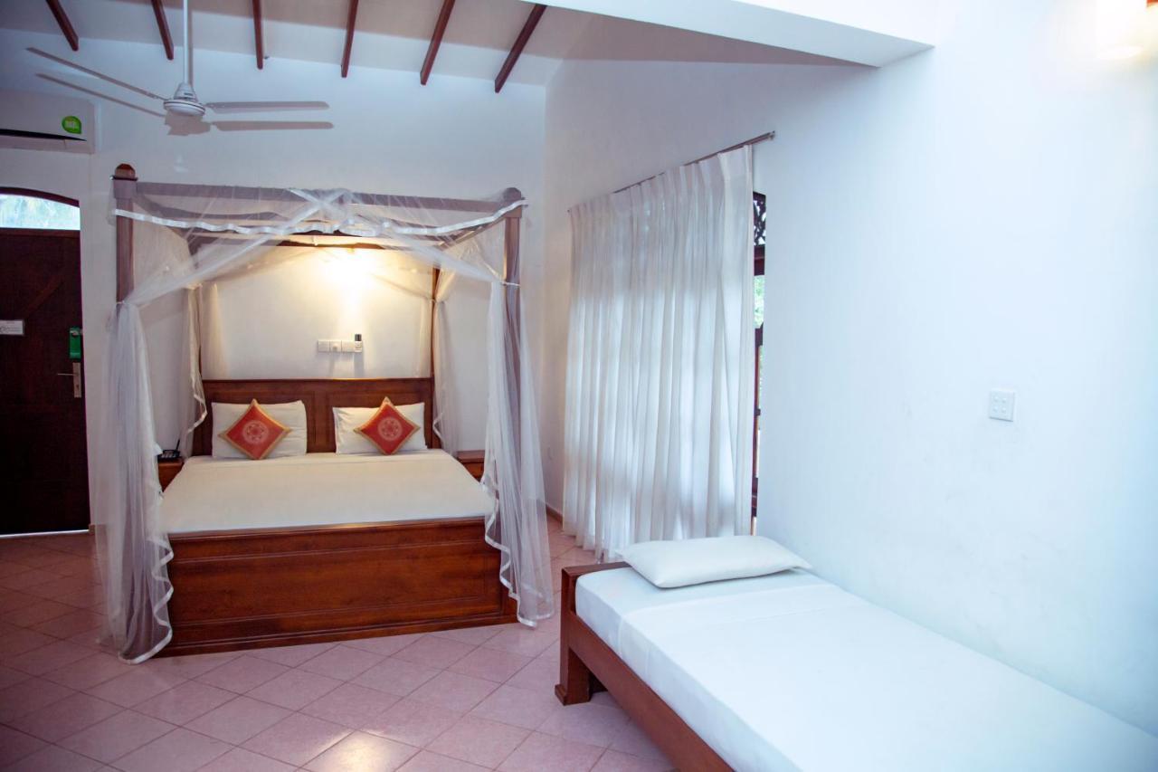 Prince Beach Hotel Бентота Екстериор снимка