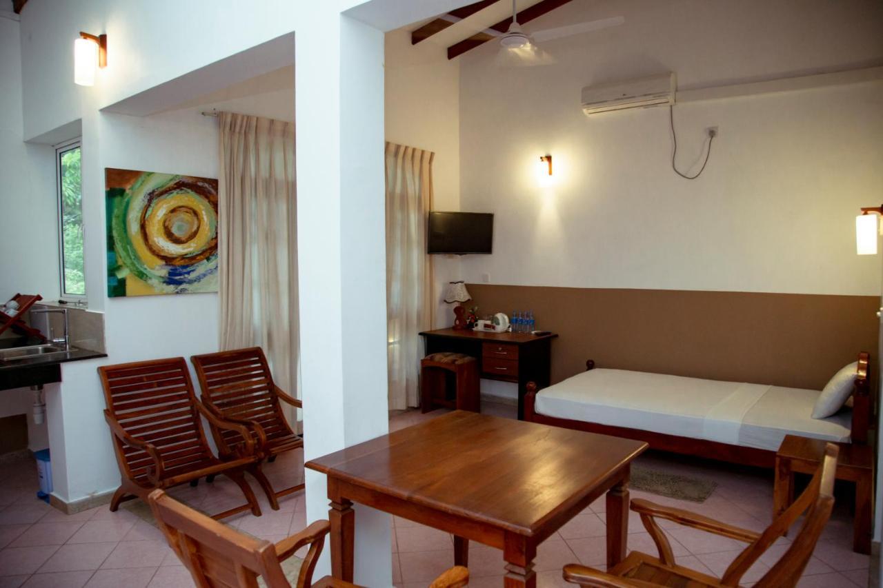 Prince Beach Hotel Бентота Екстериор снимка