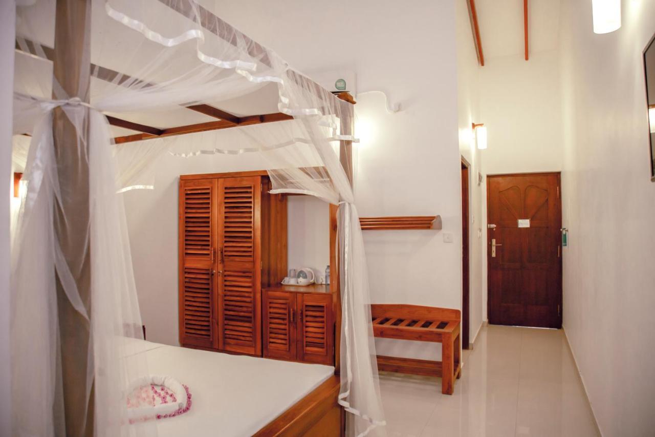 Prince Beach Hotel Бентота Екстериор снимка